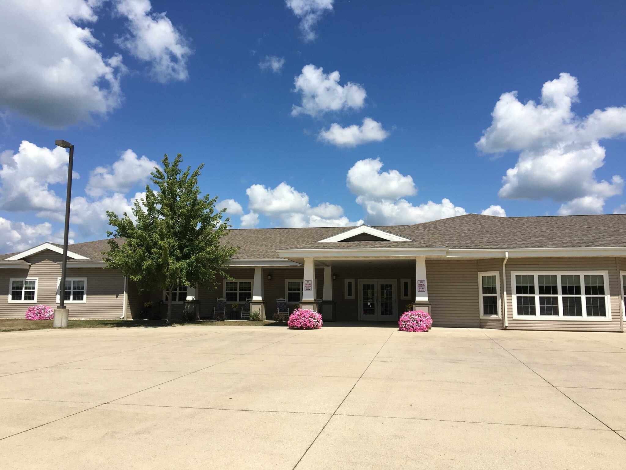 Exterior Landscape at Windsor Manor Webster City, Webster City, 50595